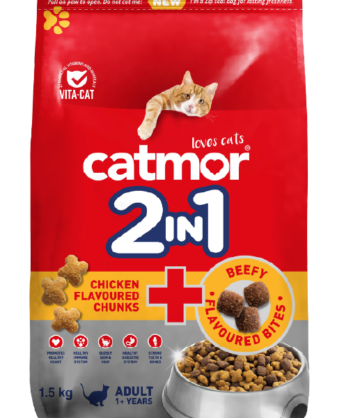 Catmor 2-in-1 Adult Dry Cat Food, Chicken and Beefy Flavour, a red and gray 1.5 kg bag of adult cat food featuring bone-shaped Chicken Flavoured Chunks mixed with brown Beefy Flavoured Bites, highlighting the Vita-Cat formula for a healthy heart, immune system, skin, coat, digestive system, and strong bones.