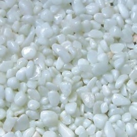 Oceanmax White Fish Tank Substrate Stones, a close-up image showing a large quantity of smooth, highly polished pure white artificial gravel (4-6mm stones), suitable for a bright, modern aquarium aquascape.